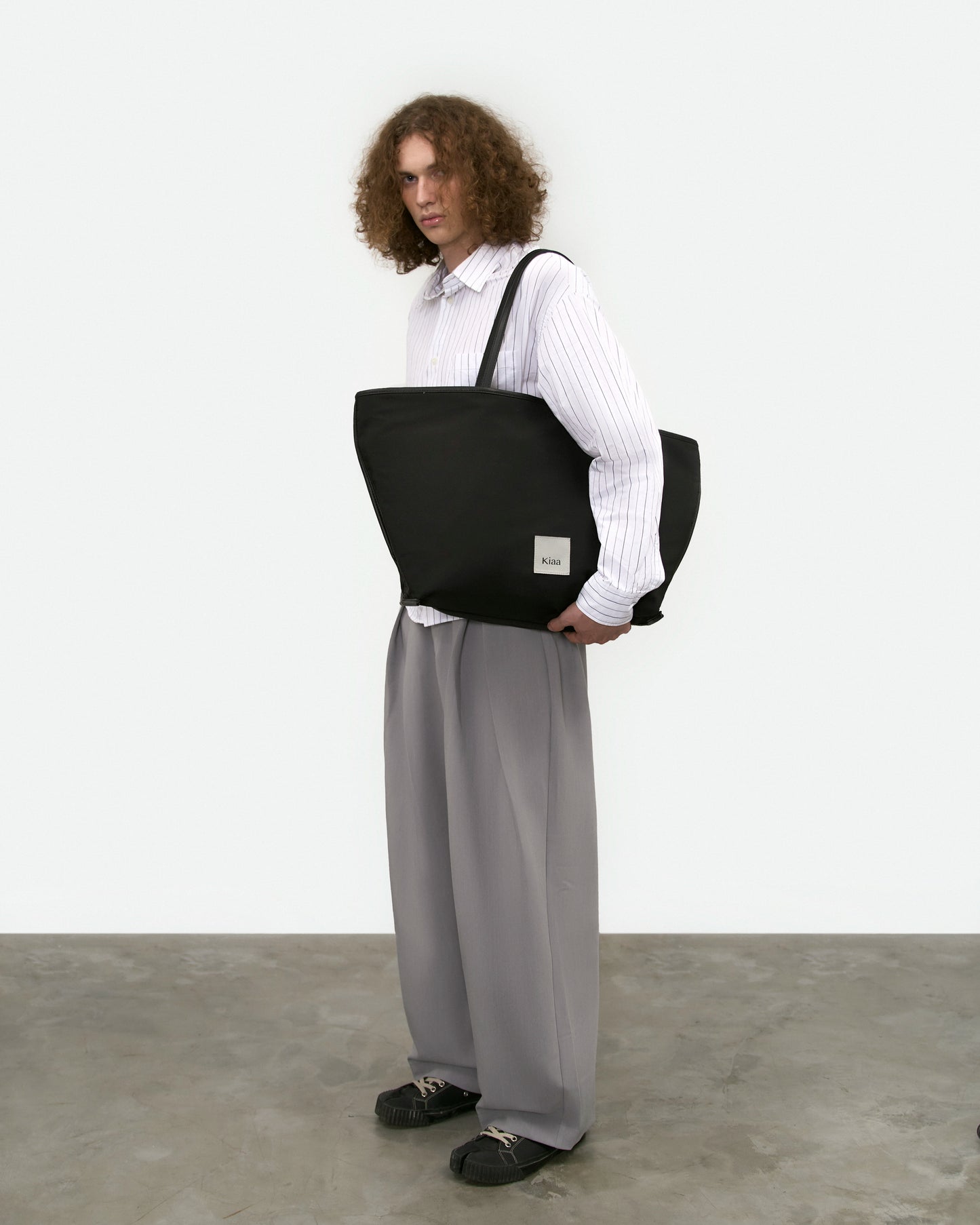 Làn | Black Poly