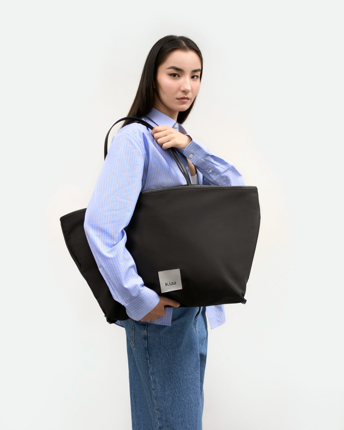 Làn | Black Poly