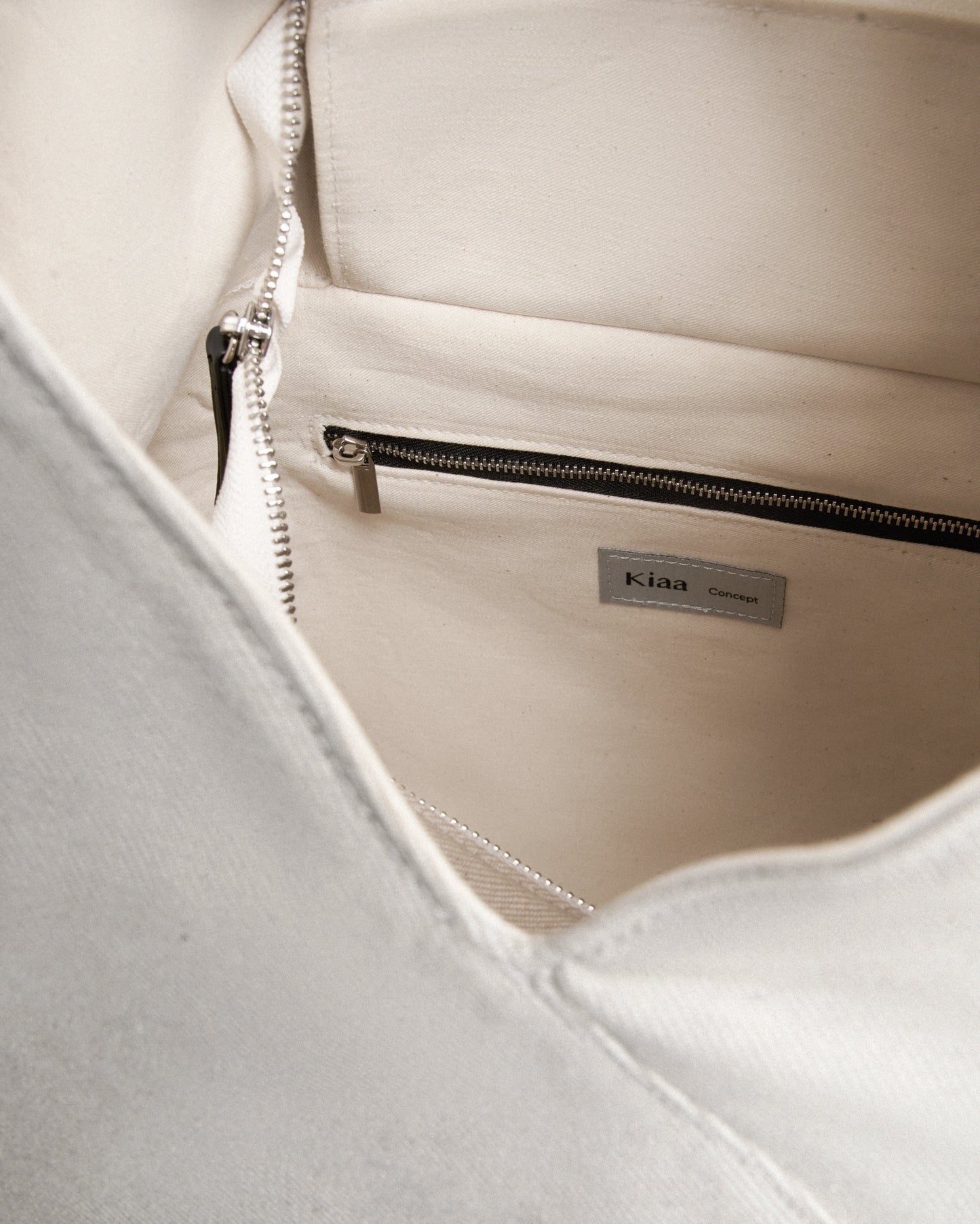 Lam Kiaa | Light Gray