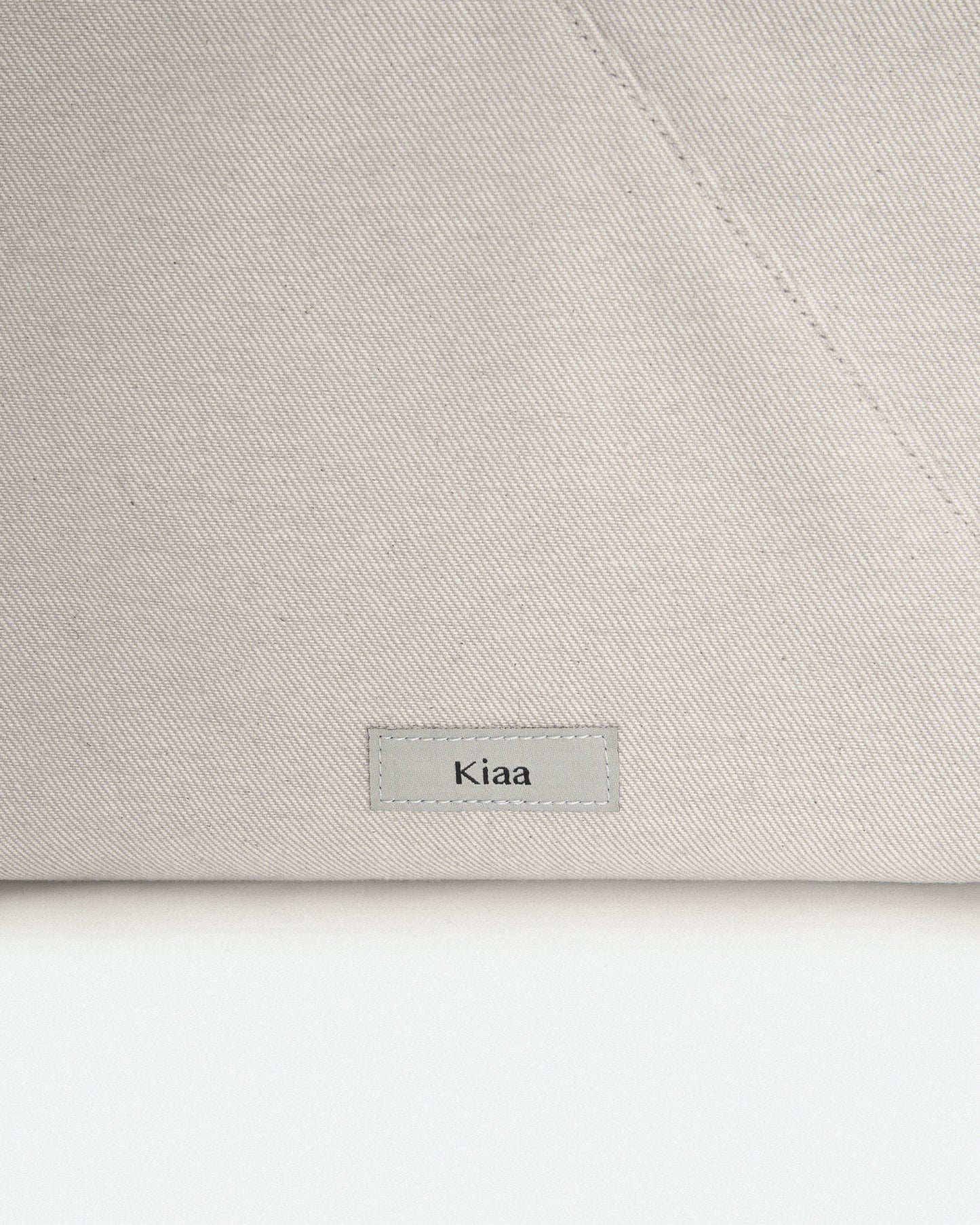 Lam Kiaa | Light Gray